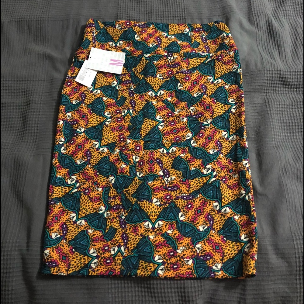 Cassie - size Medium (LuLaRoe NWT)